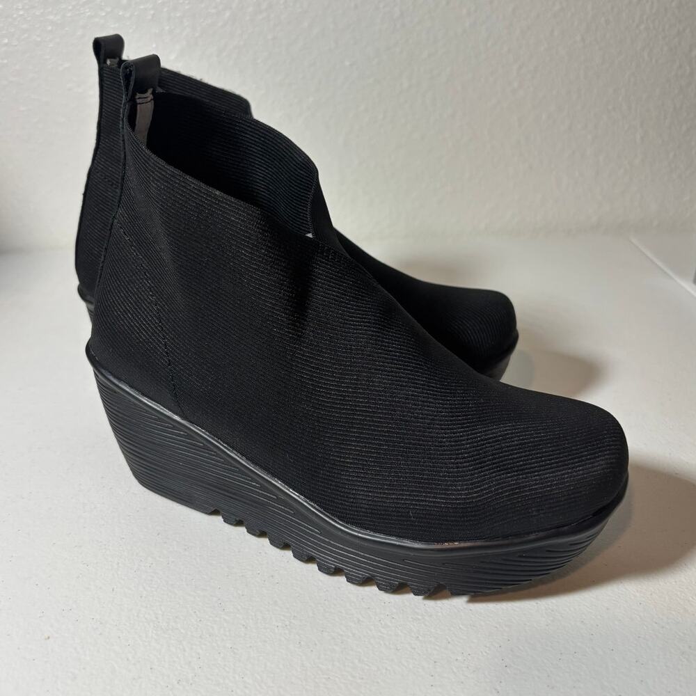 Bernie Mev Size 7 (EU 38) Maile Black Elastic Stretch Pull-On Wedge Heel Bootie